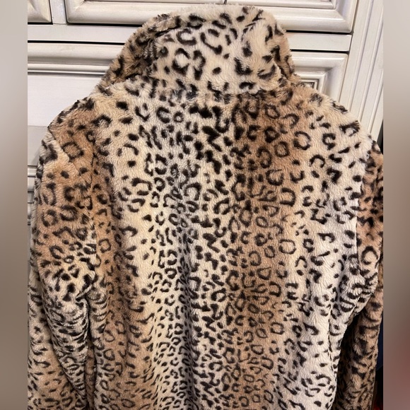 Cheetah coat great quality. - Picture 5 of 6